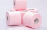 Pourquoi le papier toilette est-il souvent rose ?