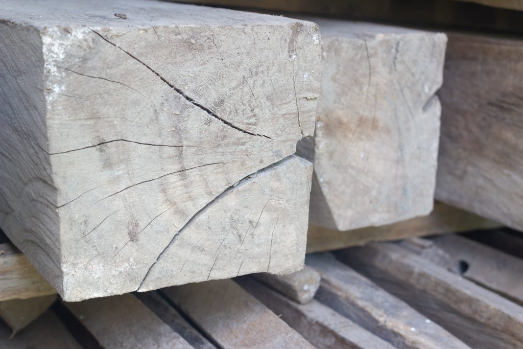 Les erreurs à éviter dans la réalisation d&rsquo;un mur avec des tasseaux de bois