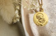 Que représente la médaille pour bébé ?