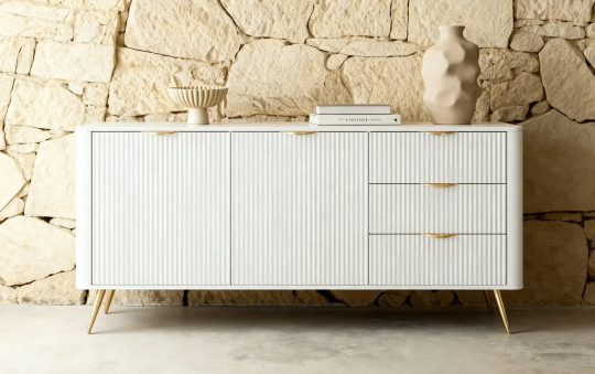 Le buffet : un meuble discret qui structure la maison