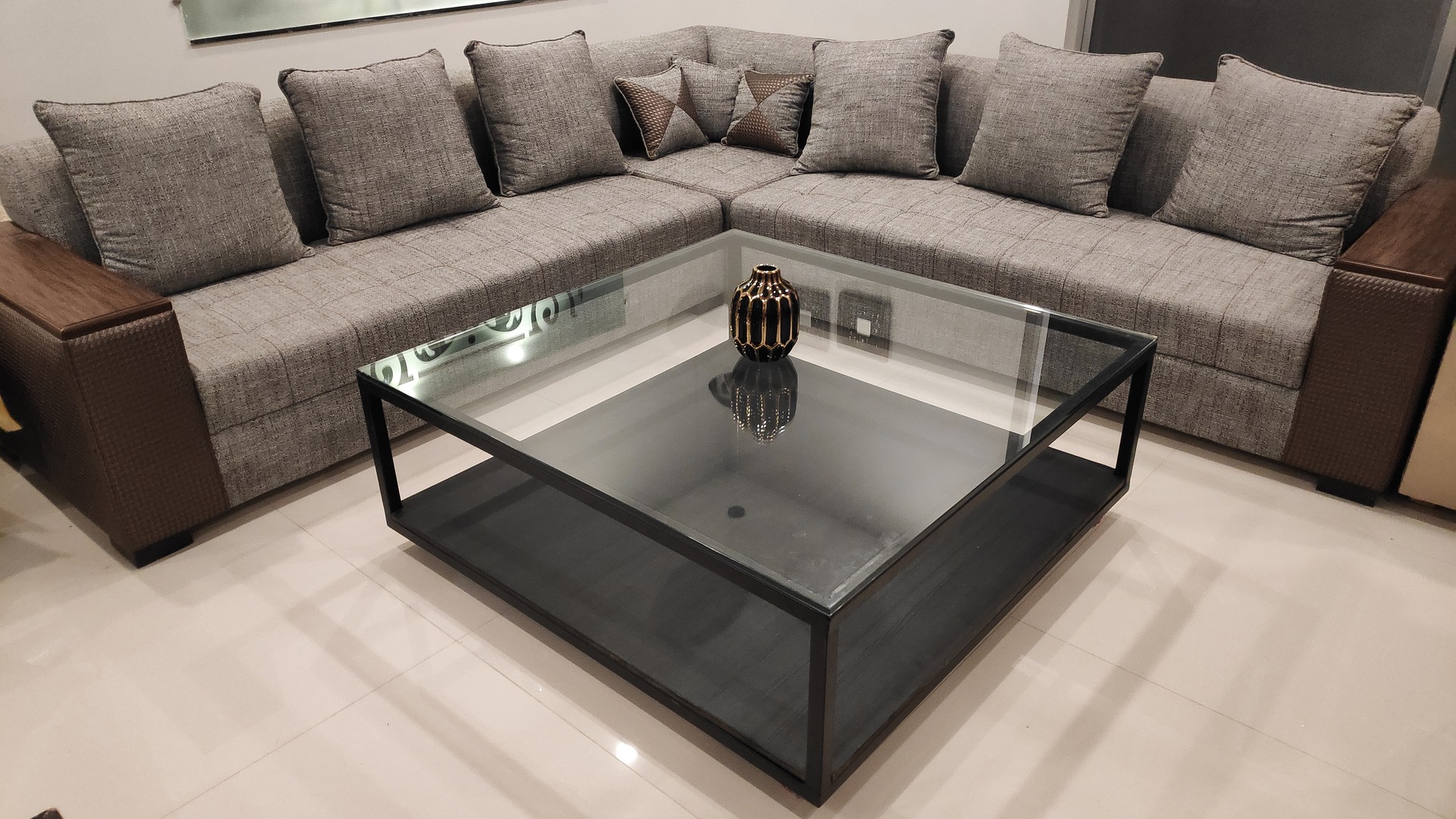 Comment réparer une déchirure sur un canapé en cuir sans faire appel à un artisan